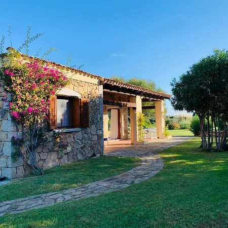 Bouganvilla By The - San Teodoro 1 Villa *